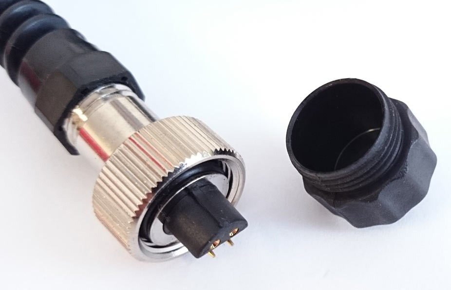 Plugg, coil- og hodetelefon kontakt AT