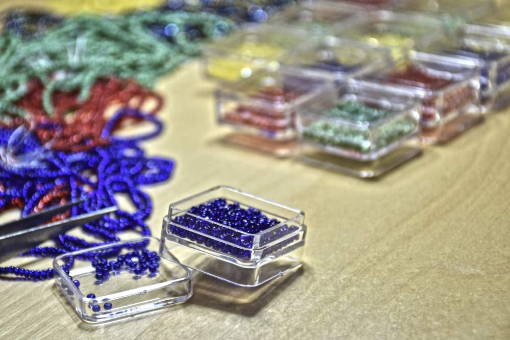 Plastkontainere med lokk, 12 stk. Innvendig mål 25 x 25mm. 10mm dybde