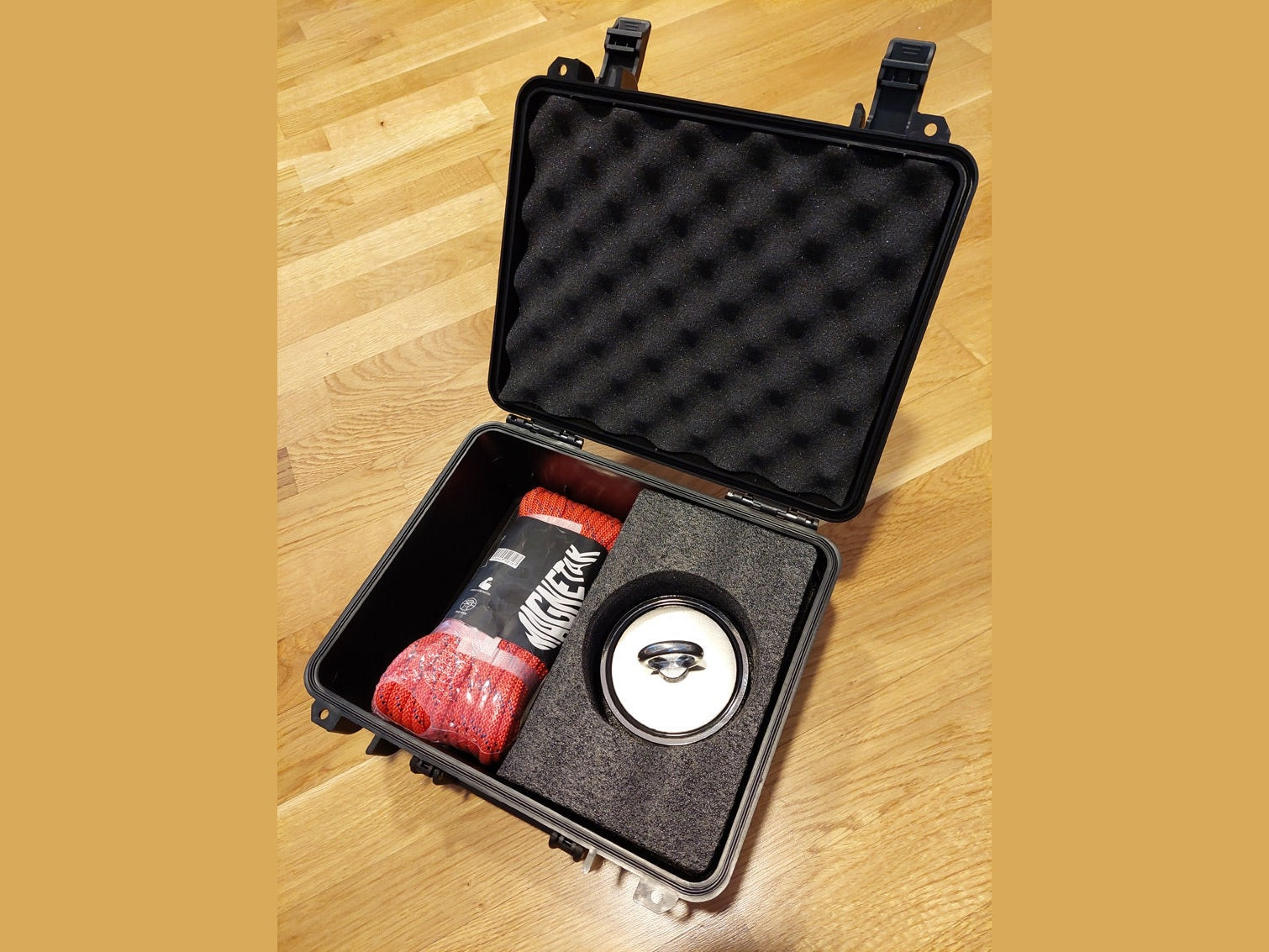 Avbildet med Magnetar Bulldog 800 magnet samt Magnetar 6mm taupakken